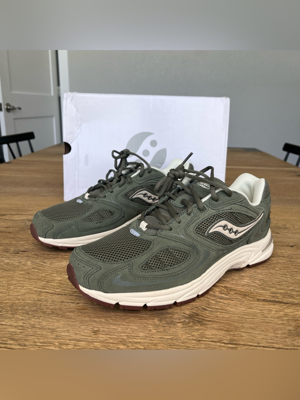 Size 11.5 Men’s Saucony Grid Jazz 9 Men's Olive/Off-White- S70898-1